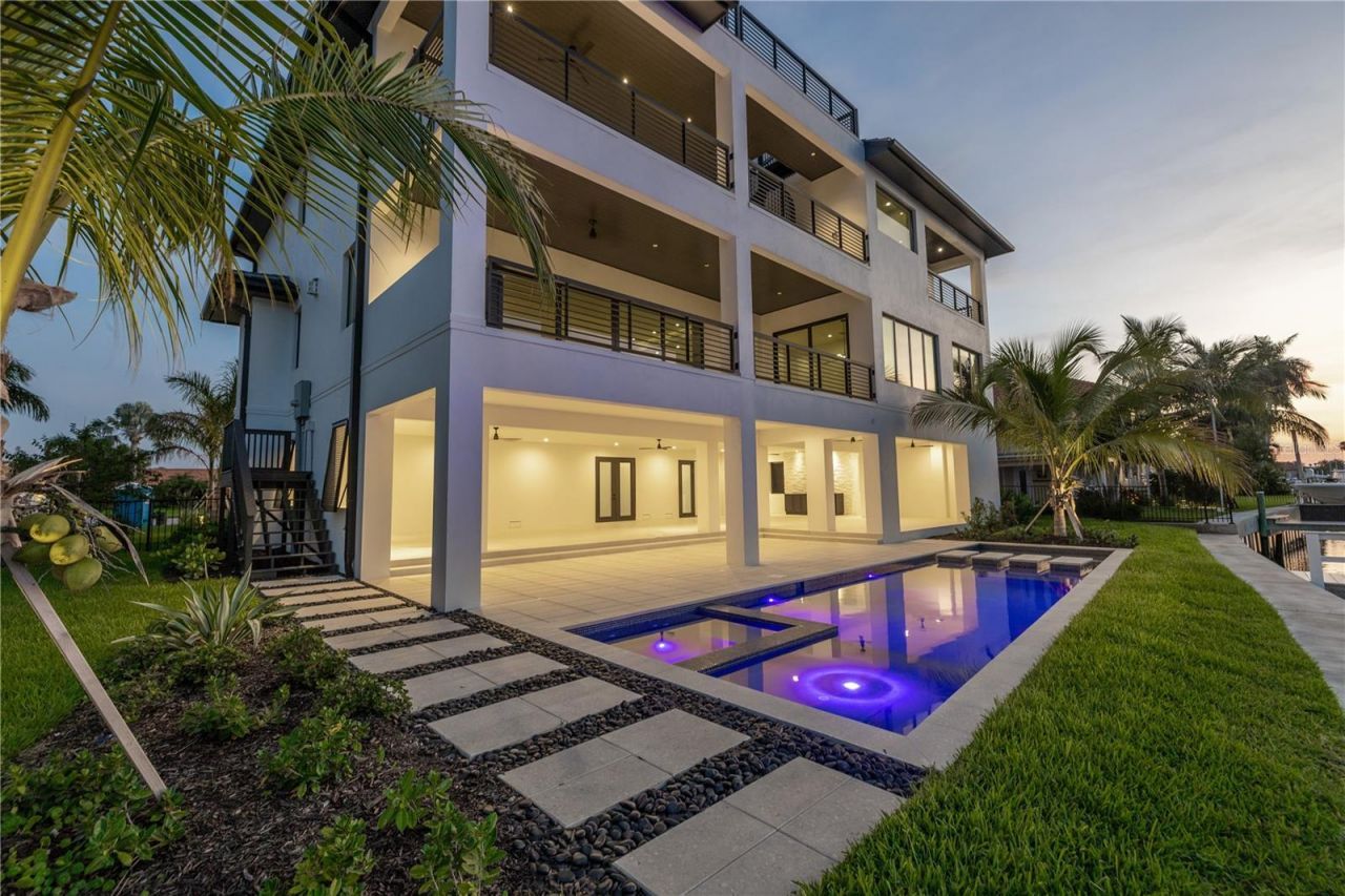 2081 Michigan Avenue Ne, Saint Petersburg, FL 33703 Photo
