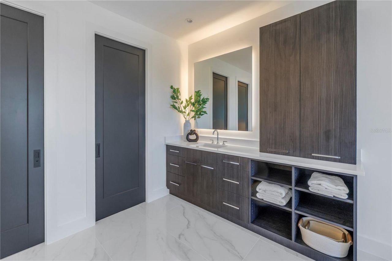 2081 Michigan Avenue Ne, Saint Petersburg, FL 33703 Photo