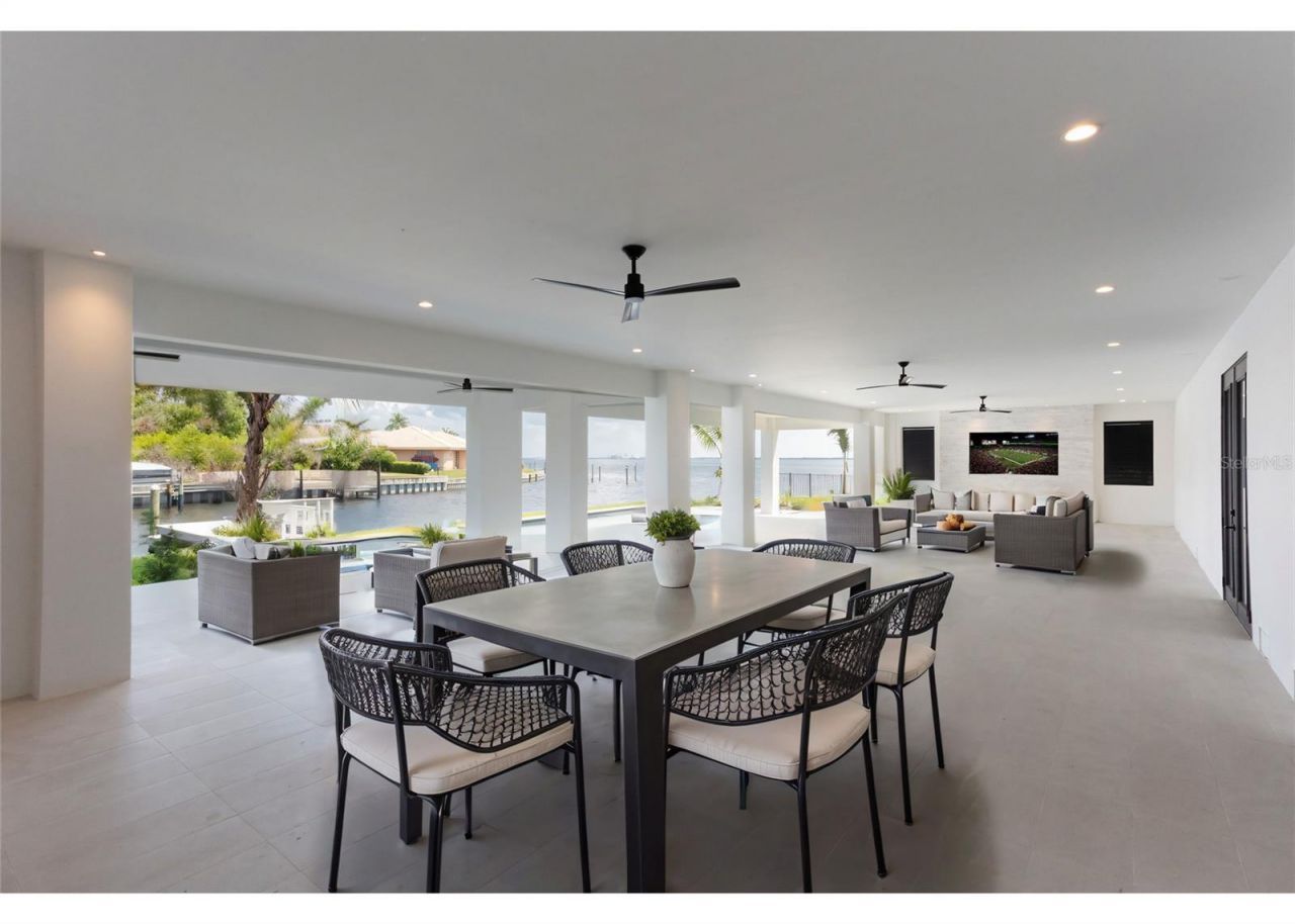 2081 Michigan Avenue Ne, Saint Petersburg, FL 33703 Photo