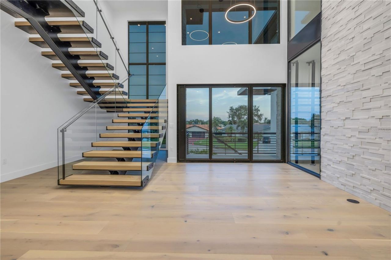 2081 Michigan Avenue Ne, Saint Petersburg, FL 33703 Photo