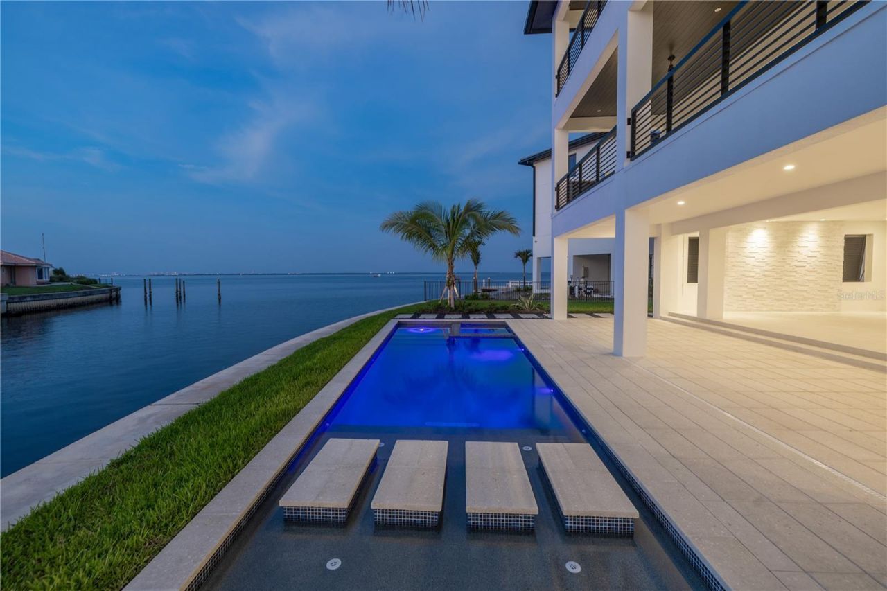 2081 Michigan Avenue Ne, Saint Petersburg, FL 33703 Photo