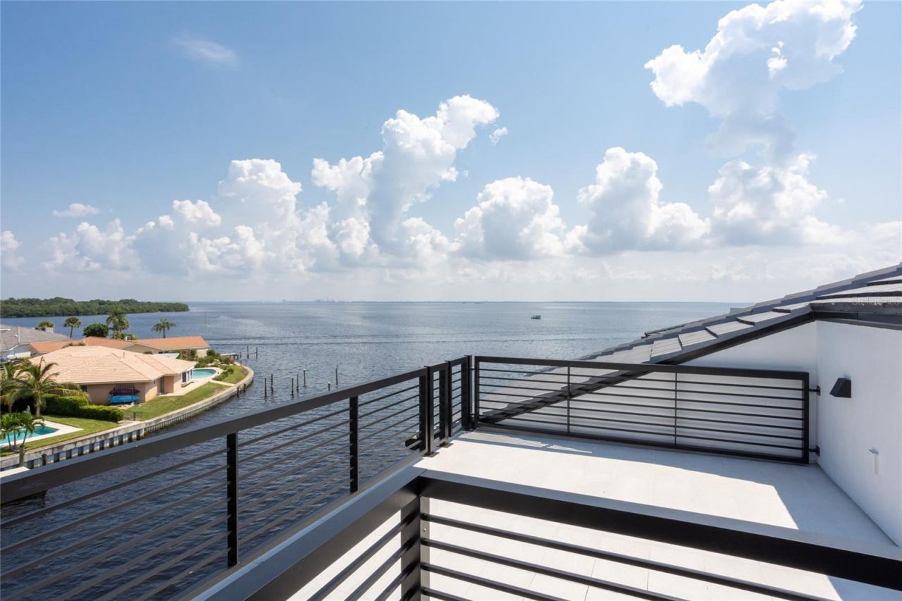 2081 Michigan Avenue Ne, Saint Petersburg, FL 33703 Photo