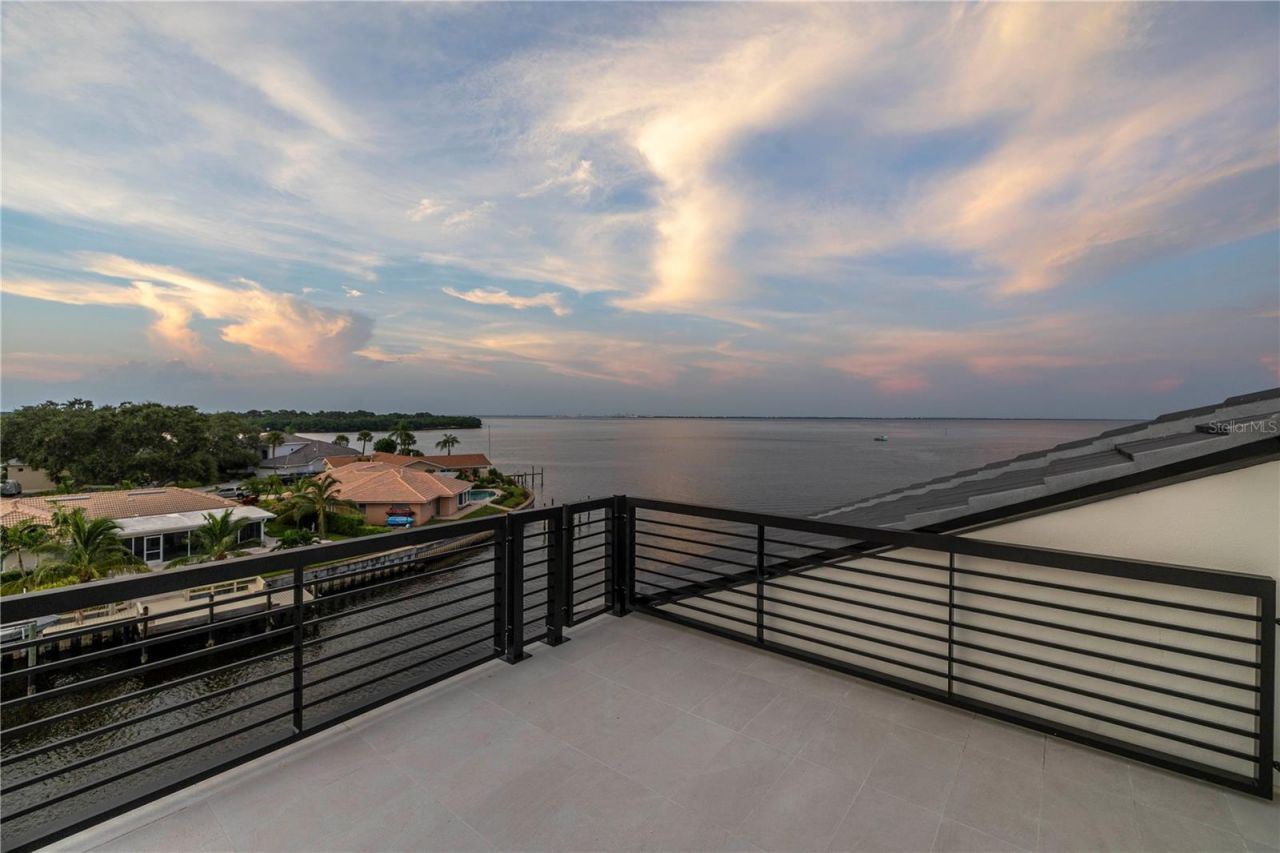 2081 Michigan Avenue Ne, Saint Petersburg, FL 33703 Photo