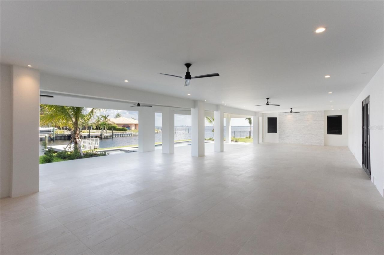 2081 Michigan Avenue Ne, Saint Petersburg, FL 33703 Photo