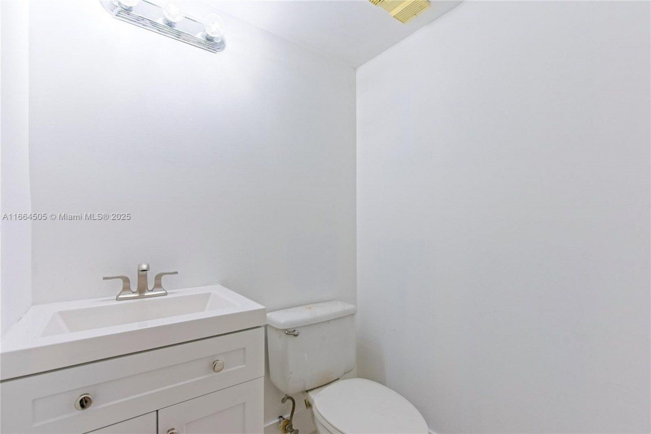 15545 N Miami Lakeway N, Unit 103, Miami Lakes, FL 33014 Photo