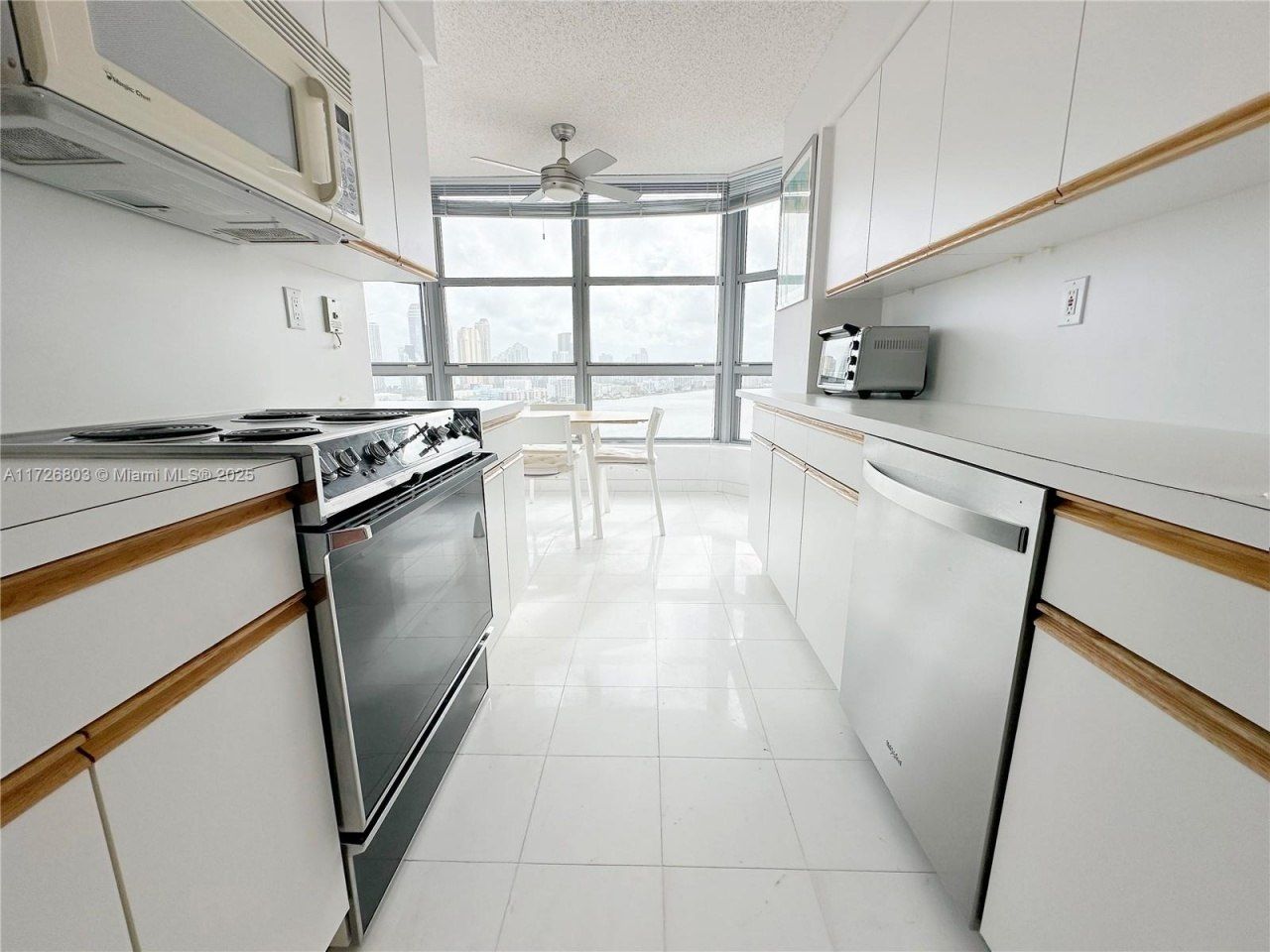 19101 NE 36th Ct, Unit 2112, Aventura, FL 33180 Photo