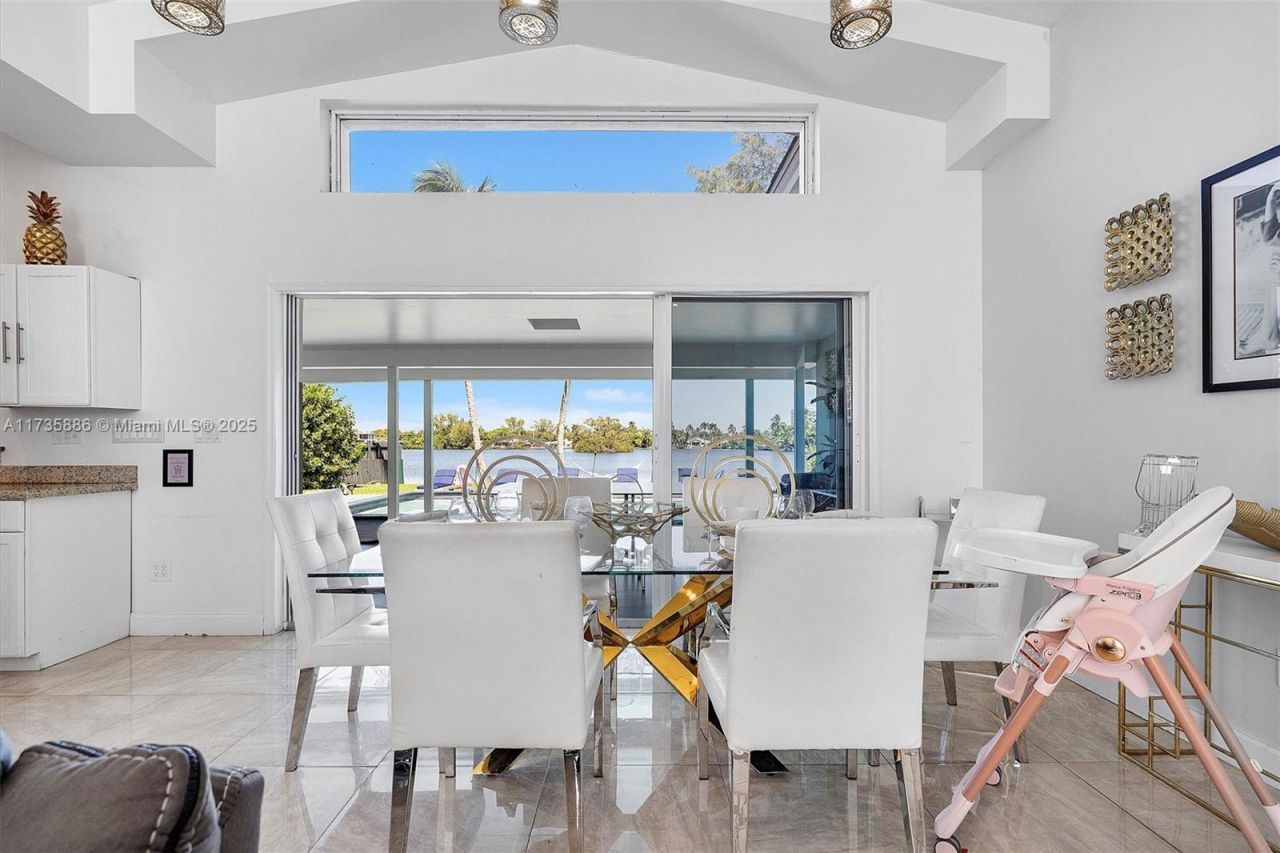 2541 NE 195th St, Miami, FL 33180 Photo