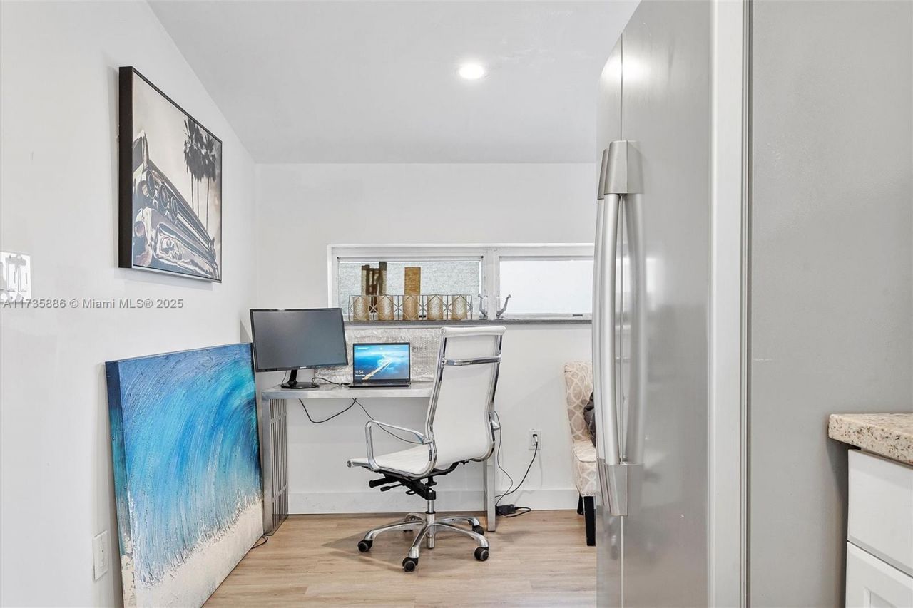 2541 NE 195th St, Miami, FL 33180 Photo