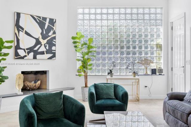 2541 NE 195th St, Miami, FL 33180 Photo