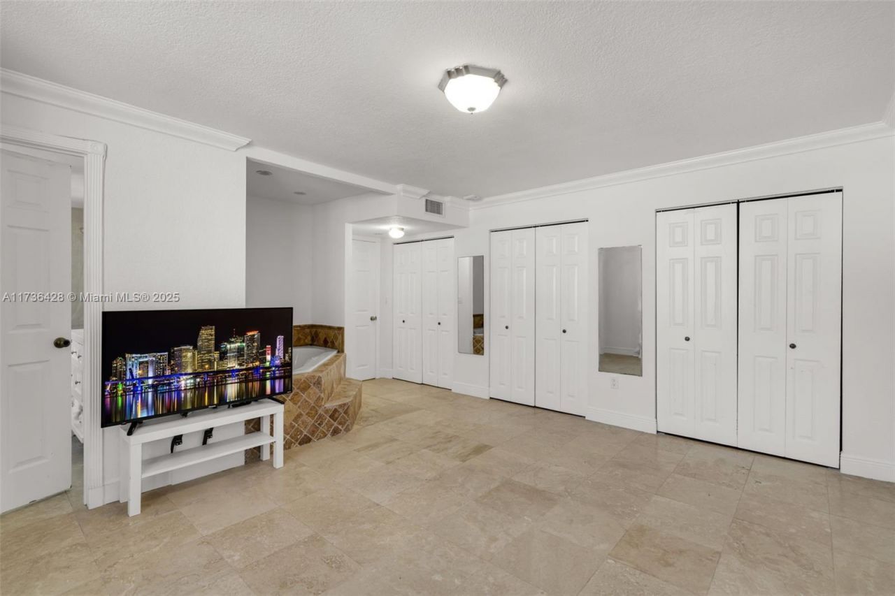 6801 Indian Creek Dr, Unit 804, Miami Beach, FL 33141 Photo