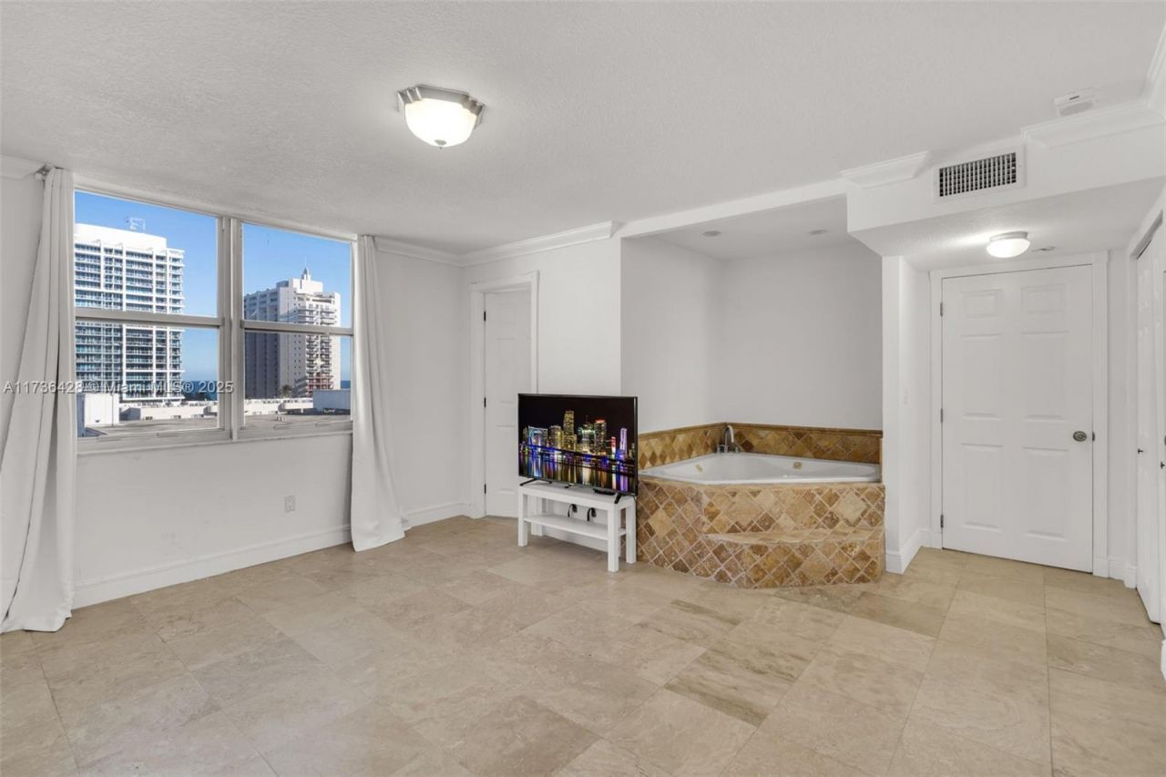 6801 Indian Creek Dr, Unit 804, Miami Beach, FL 33141 Photo