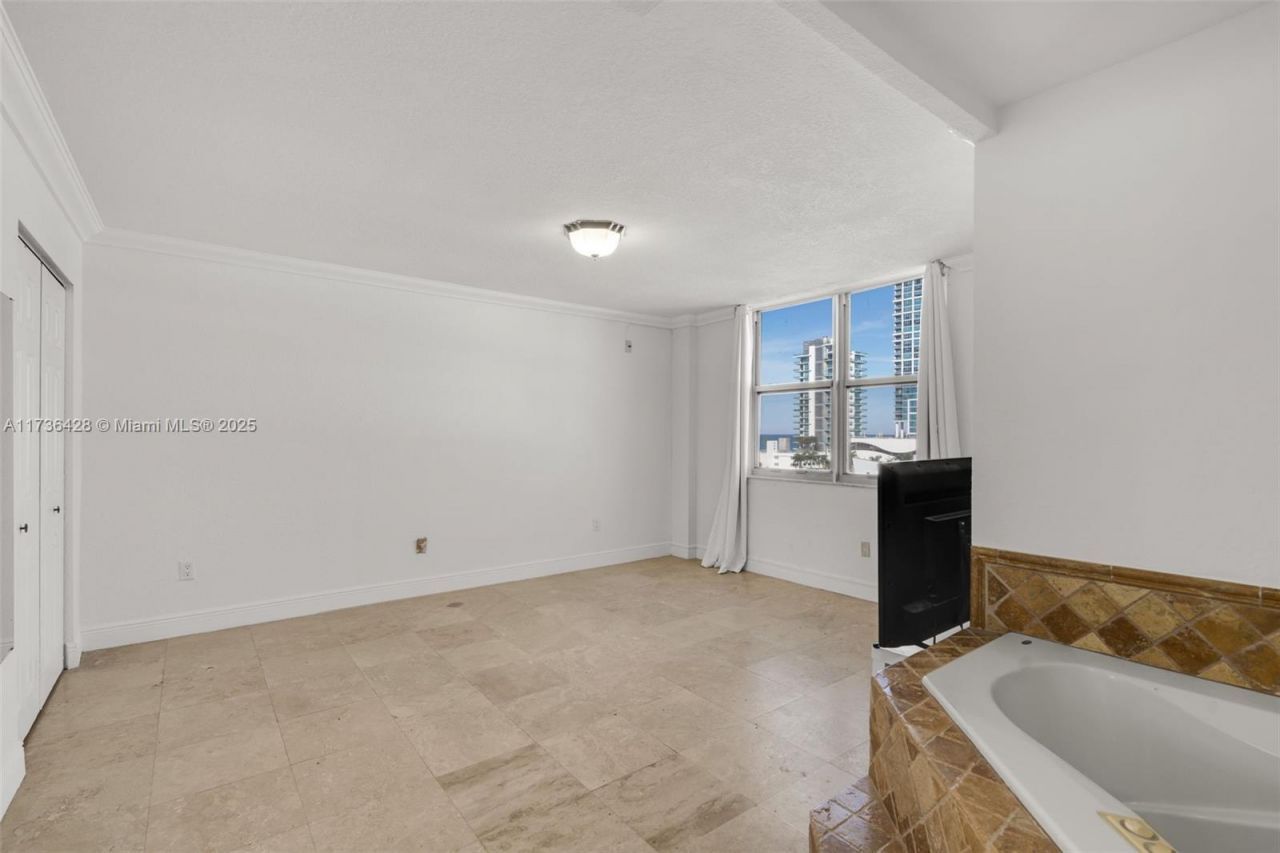 6801 Indian Creek Dr, Unit 804, Miami Beach, FL 33141 Photo