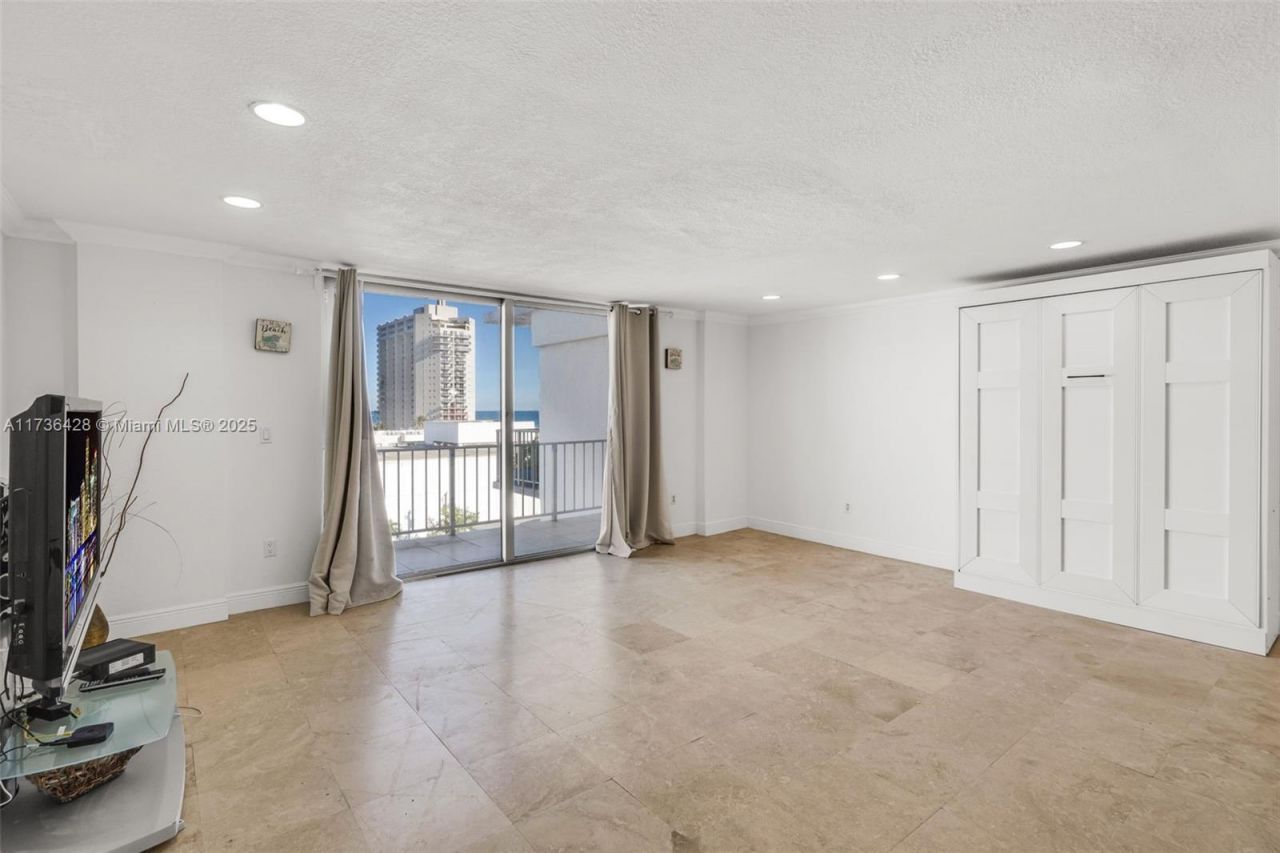 6801 Indian Creek Dr, Unit 804, Miami Beach, FL 33141 Photo