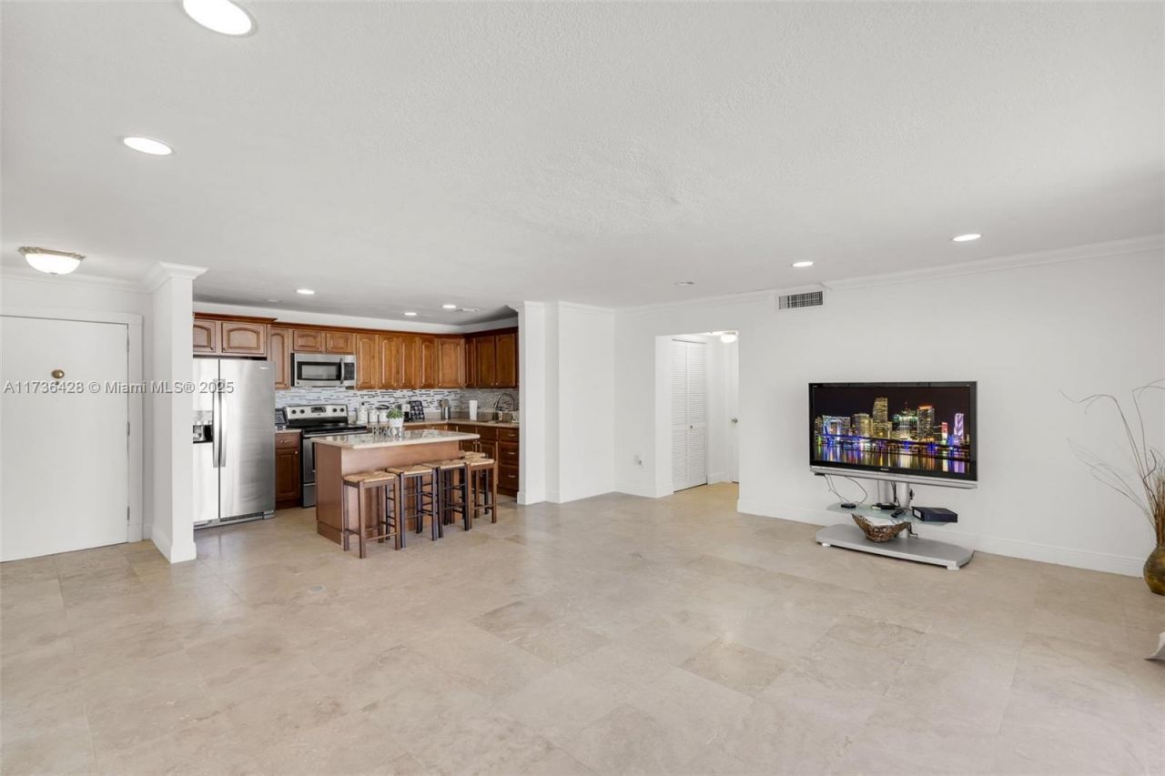 6801 Indian Creek Dr, Unit 804, Miami Beach, FL 33141 Photo