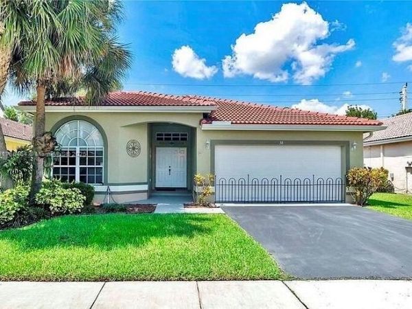 38 Gables Blvd, Weston, FL 33326