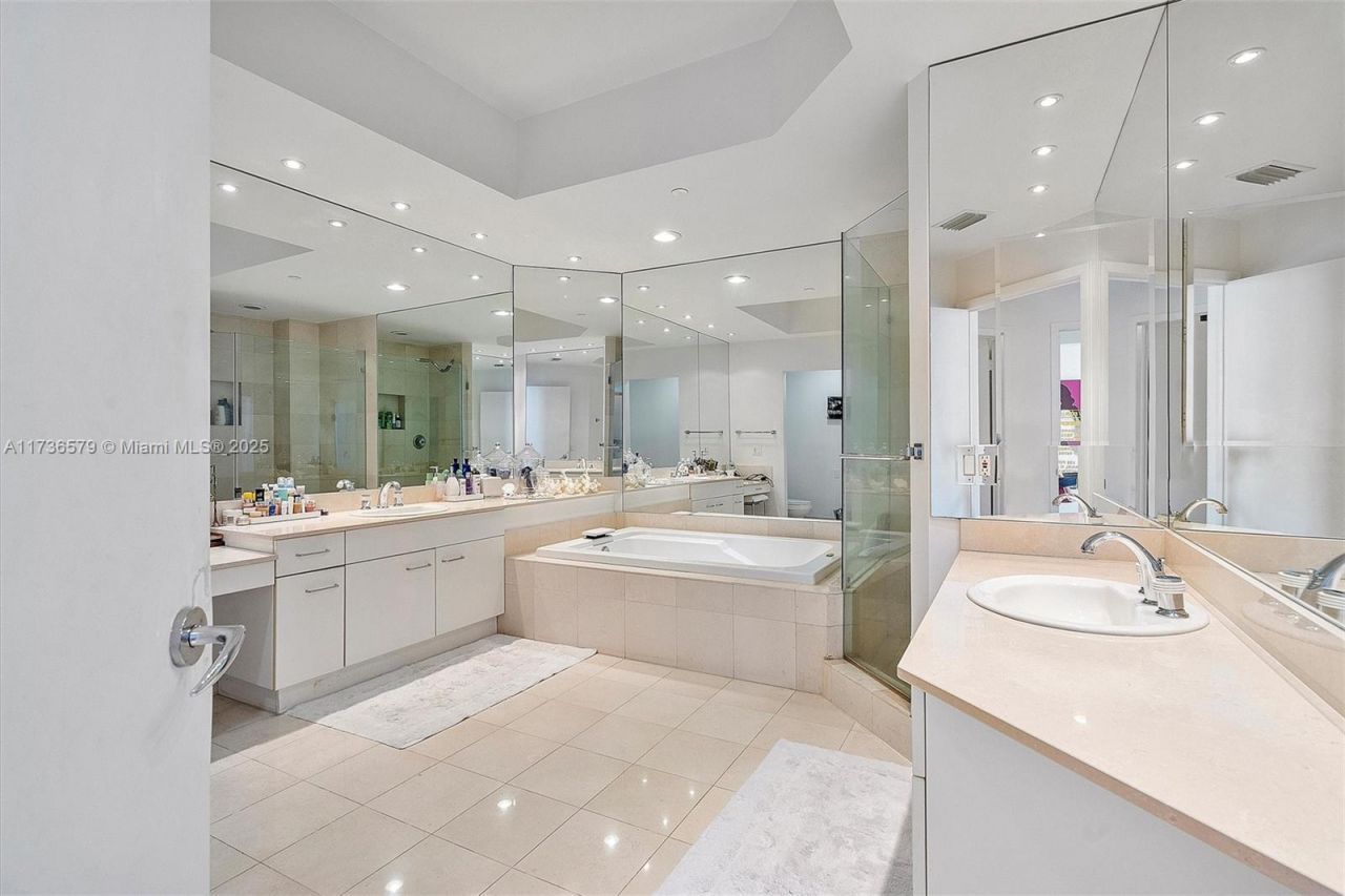 21150 Point Pl, Unit PH 3105, Aventura, FL 33180 Photo