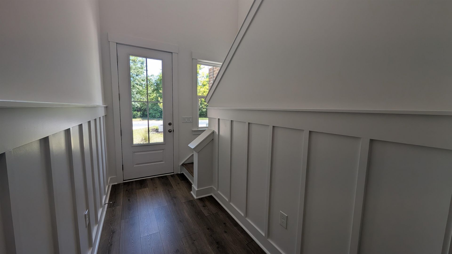 898 Foxtail Dr. Photo 4