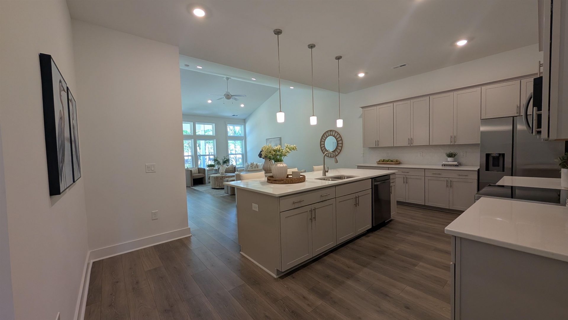 898 Foxtail Dr. Photo 8