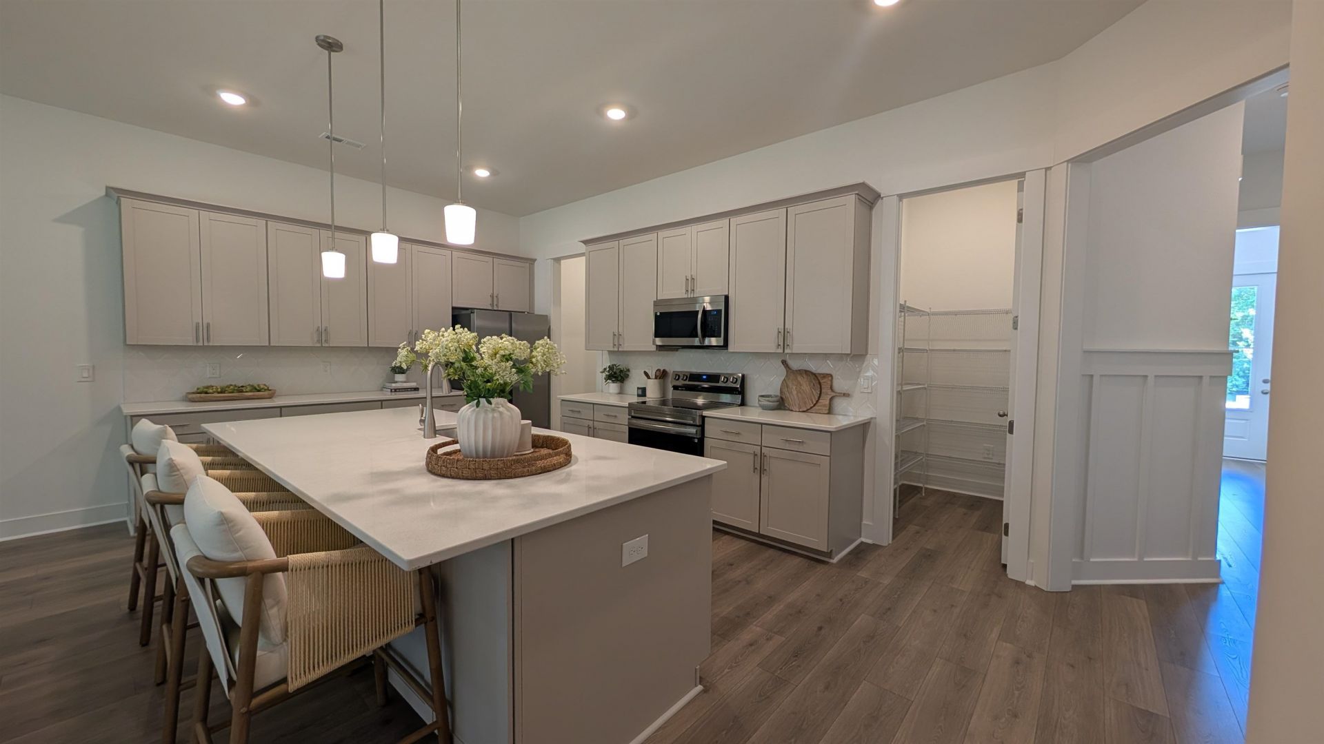 898 Foxtail Dr. Photo 9