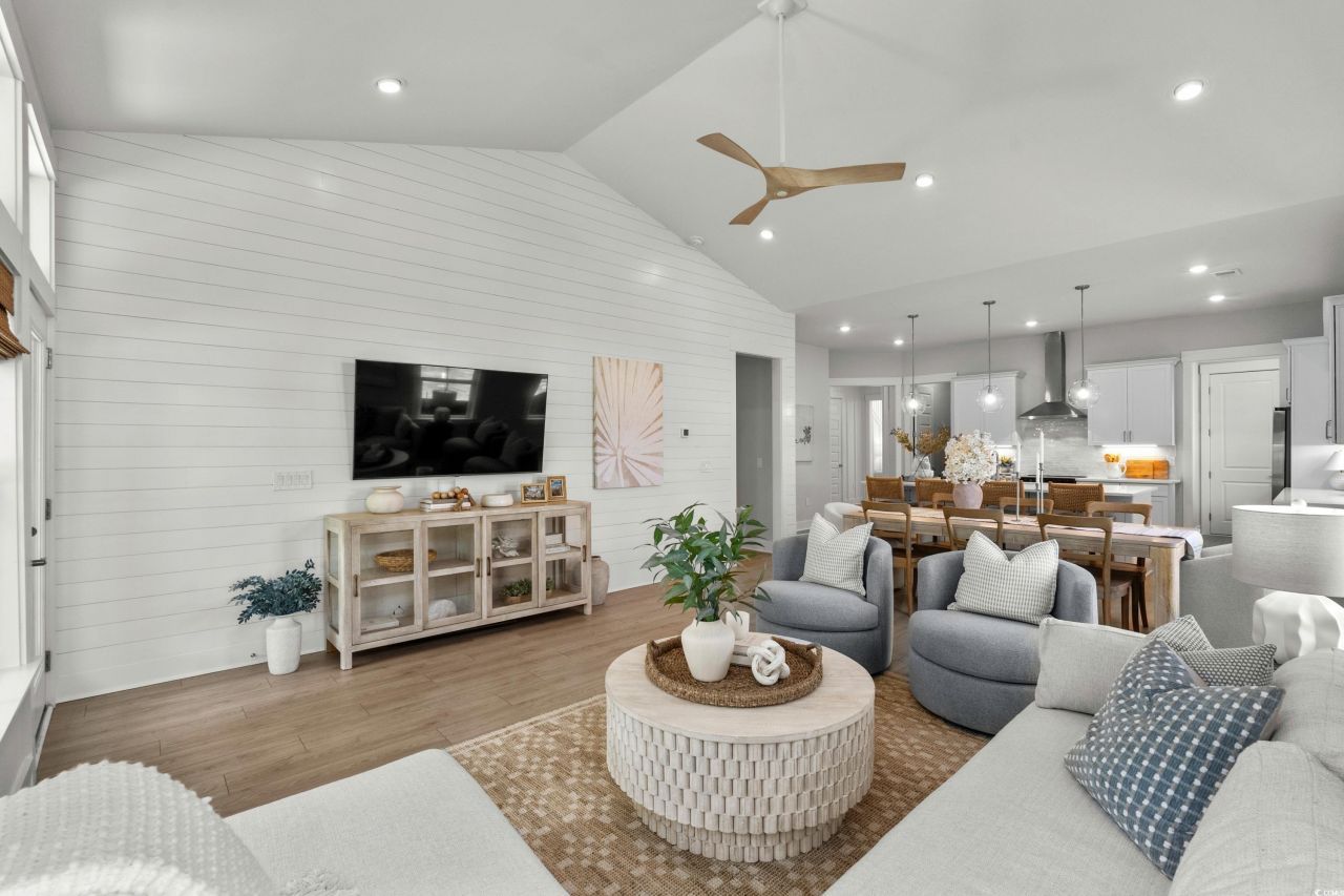 906 Foxtail Dr. Photo 13