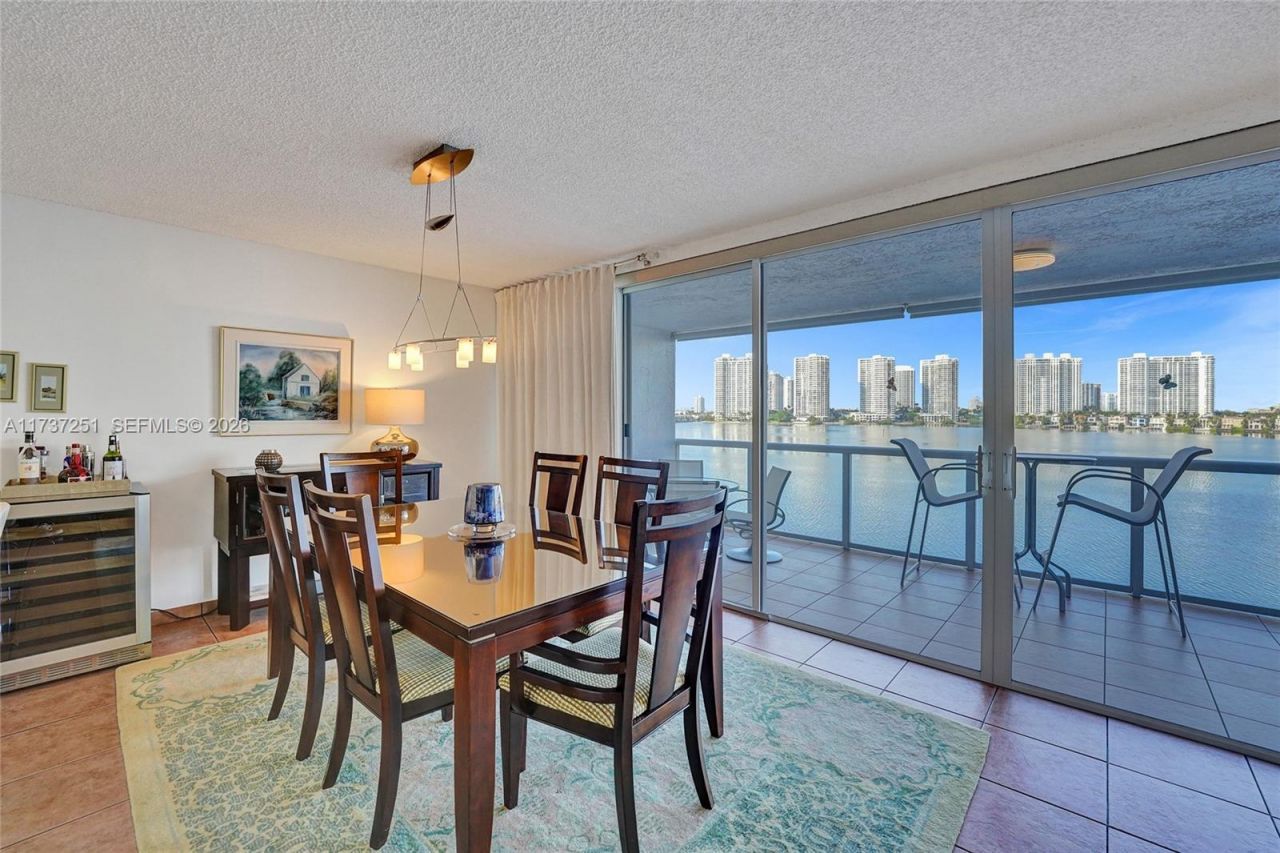 17700 N Bay Rd, Unit 608, Sunny Isles Beach, FL 33160 Photo