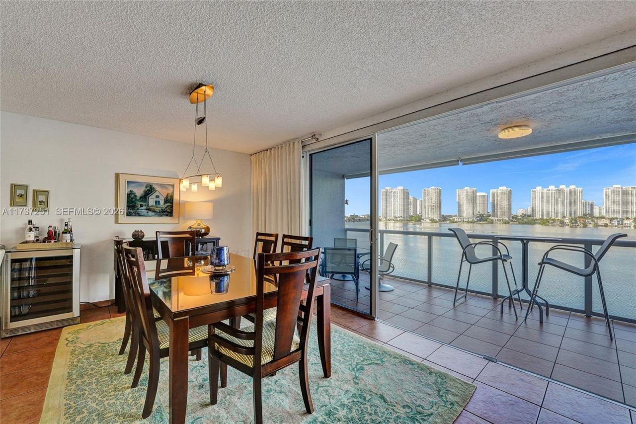 17700 N Bay Rd, Unit 608, Sunny Isles Beach, FL 33160 Photo