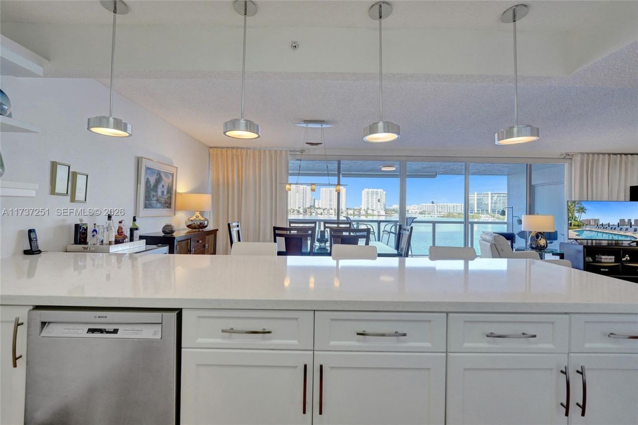 17700 N Bay Rd, Unit 608, Sunny Isles Beach, FL 33160 Photo