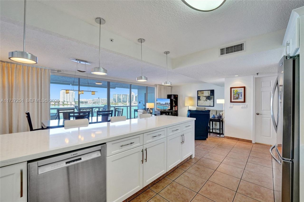 17700 N Bay Rd, Unit 608, Sunny Isles Beach, FL 33160 Photo