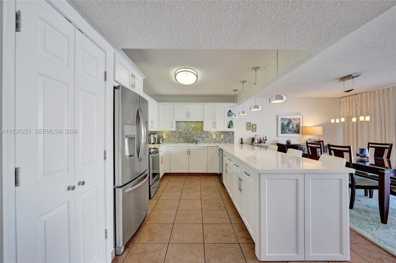17700 N Bay Rd, Unit 608, Sunny Isles Beach, FL 33160 Photo