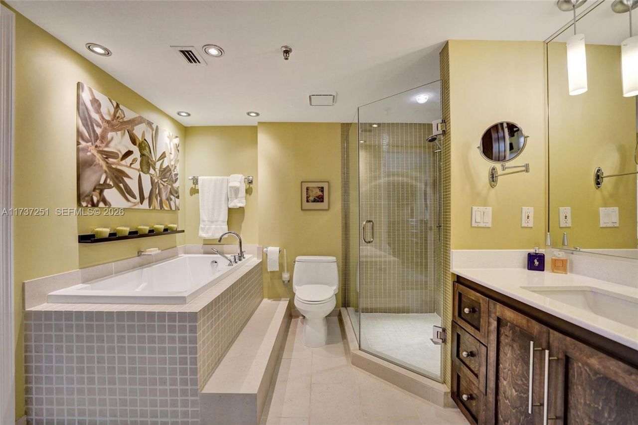 17700 N Bay Rd, Unit 608, Sunny Isles Beach, FL 33160 Photo