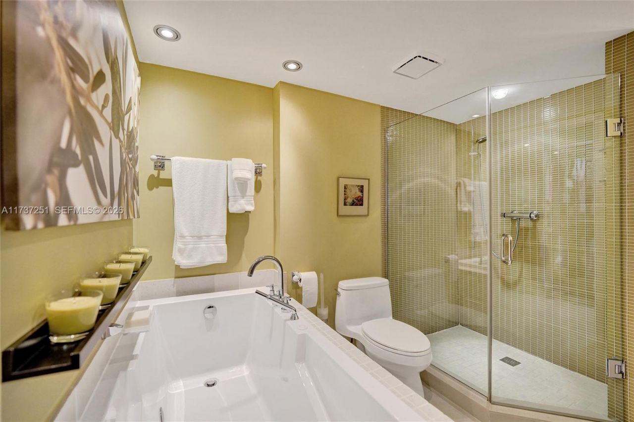 17700 N Bay Rd, Unit 608, Sunny Isles Beach, FL 33160 Photo