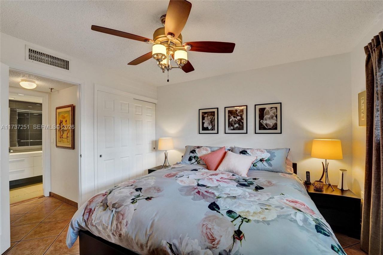 17700 N Bay Rd, Unit 608, Sunny Isles Beach, FL 33160 Photo