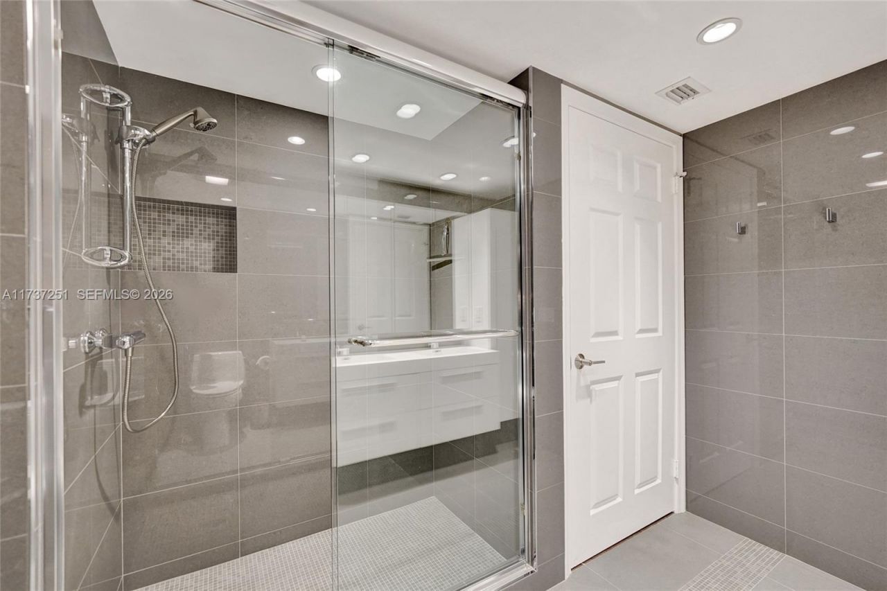 17700 N Bay Rd, Unit 608, Sunny Isles Beach, FL 33160 Photo