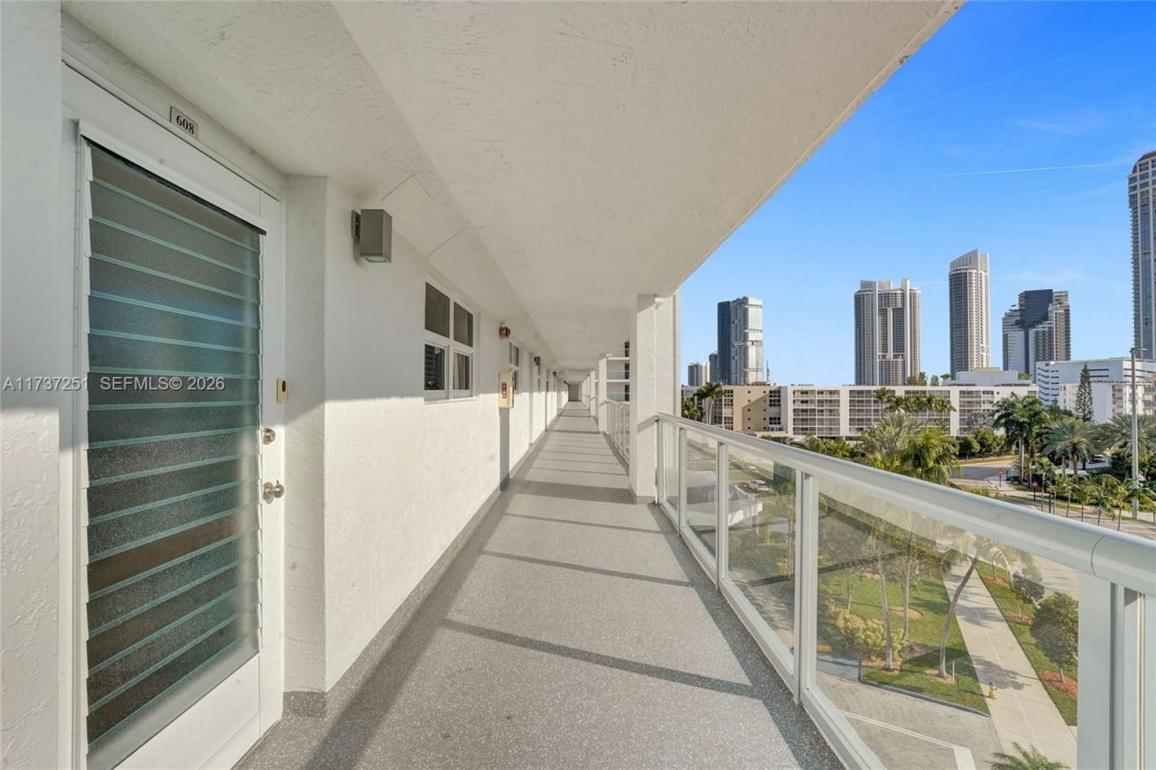 17700 N Bay Rd, Unit 608, Sunny Isles Beach, FL 33160 Photo