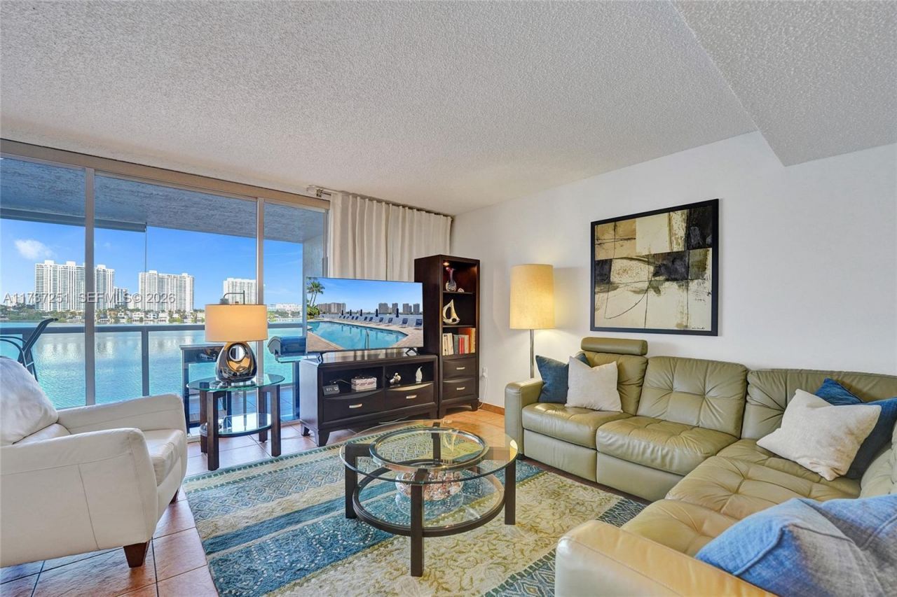 17700 N Bay Rd, Unit 608, Sunny Isles Beach, FL 33160 Photo