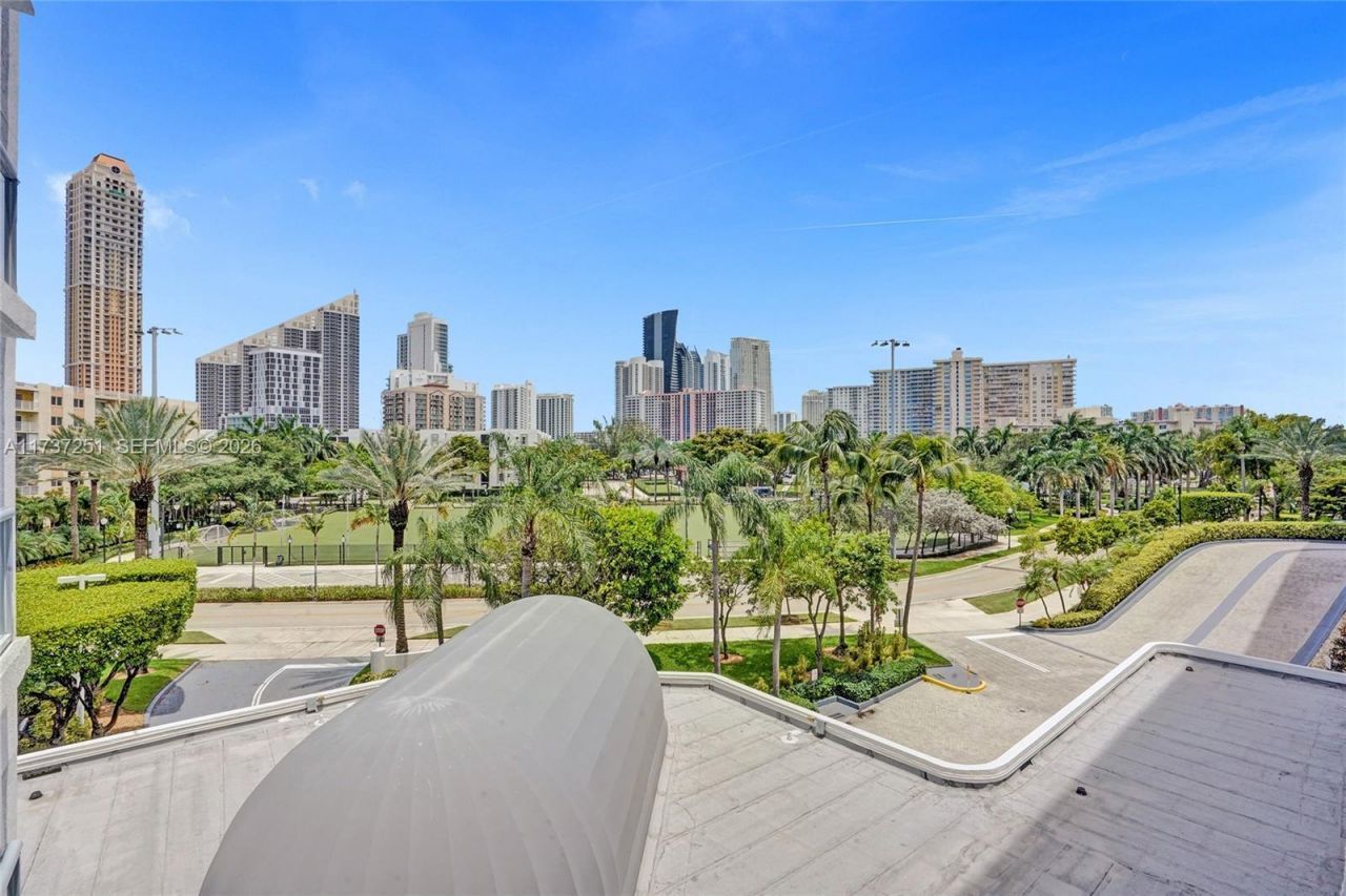 17700 N Bay Rd, Unit 608, Sunny Isles Beach, FL 33160 Photo