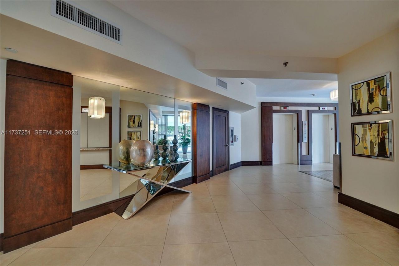 17700 N Bay Rd, Unit 608, Sunny Isles Beach, FL 33160 Photo
