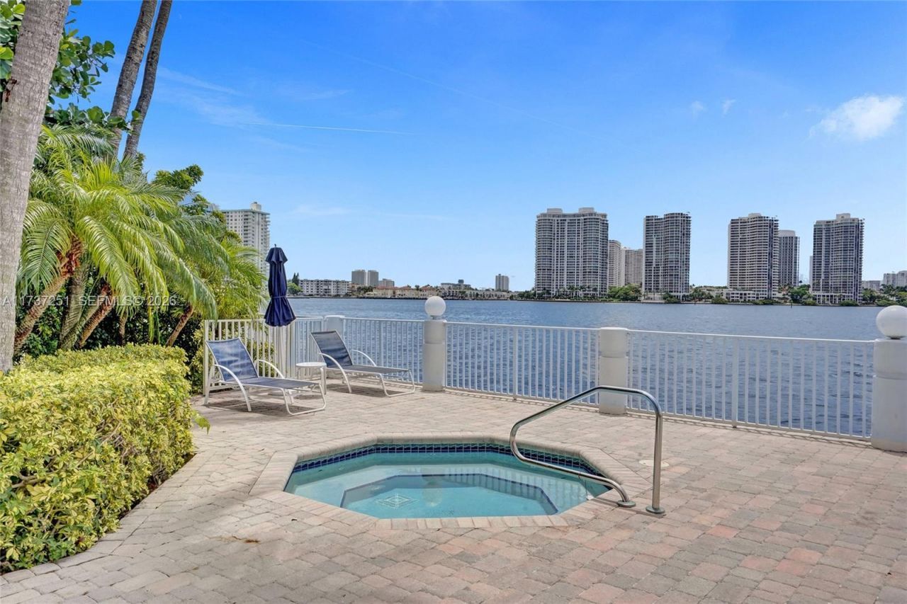 17700 N Bay Rd, Unit 608, Sunny Isles Beach, FL 33160 Photo
