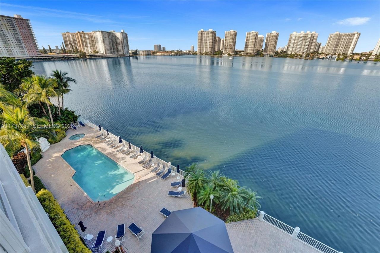 17700 N Bay Rd, Unit 608, Sunny Isles Beach, FL 33160 Photo