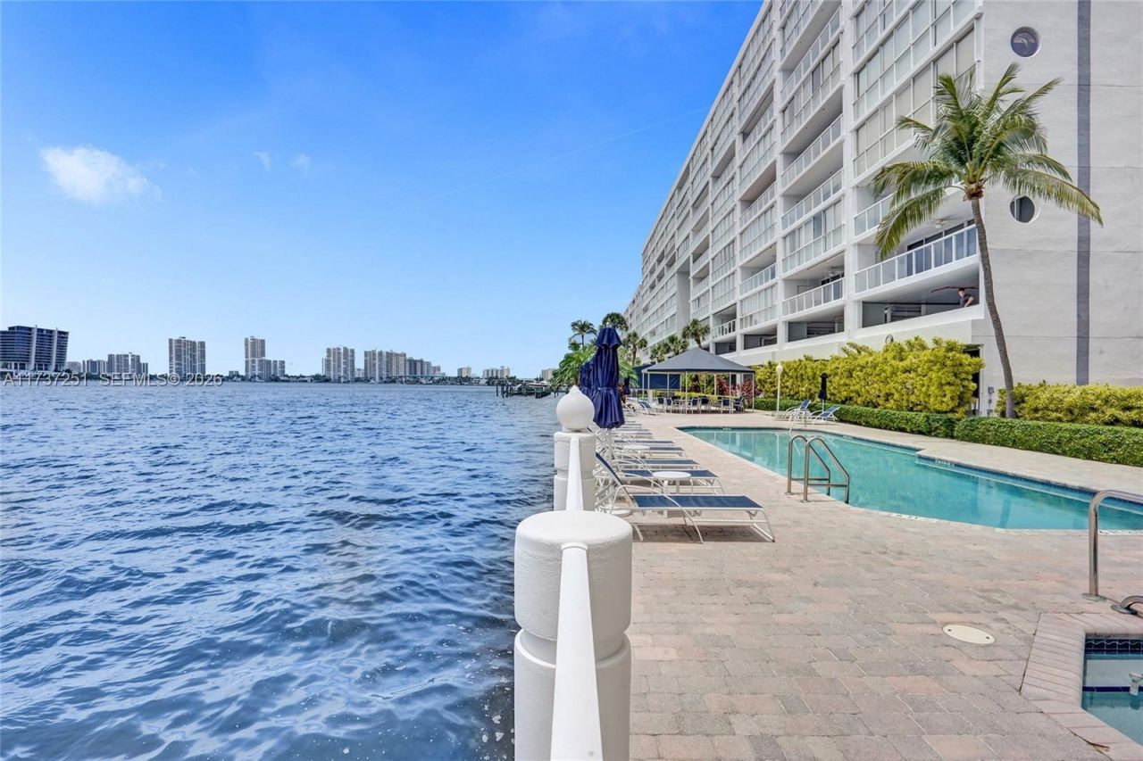 17700 N Bay Rd, Unit 608, Sunny Isles Beach, FL 33160 Photo