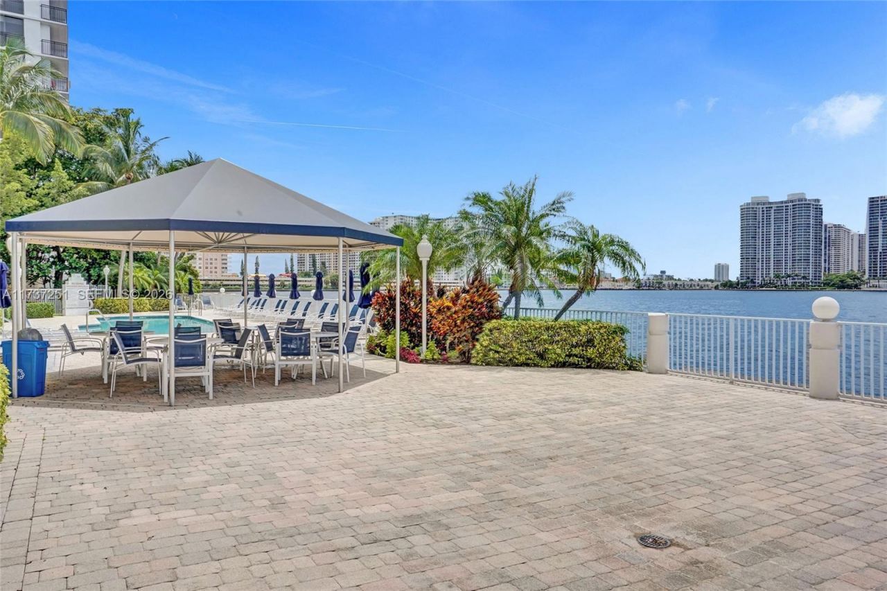 17700 N Bay Rd, Unit 608, Sunny Isles Beach, FL 33160 Photo