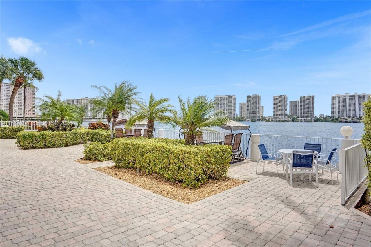 17700 N Bay Rd, Unit 608, Sunny Isles Beach, FL 33160 Photo