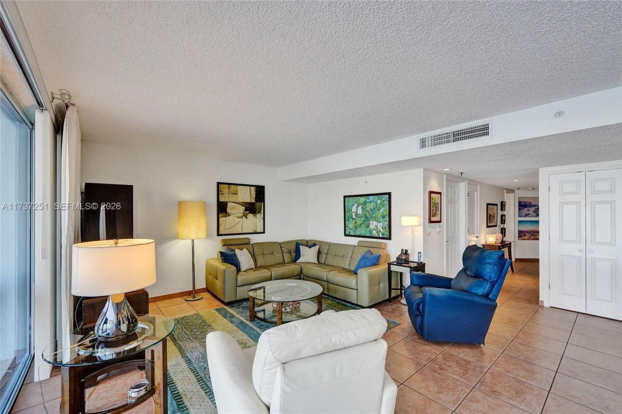 17700 N Bay Rd, Unit 608, Sunny Isles Beach, FL 33160 Photo
