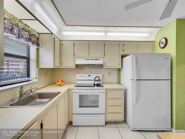 10123 Sunrise Lakes Boulevard, Unit 206, Sunrise, FL 33322