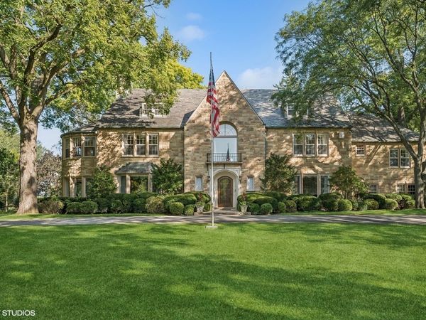 32 Woodley Road, Winnetka, IL 60093