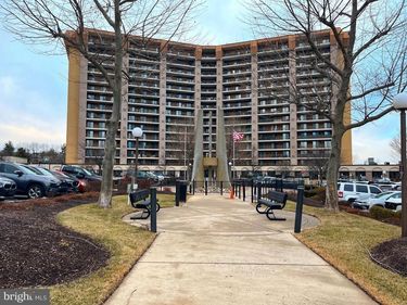 20133 VALLEY FORGE CIRCLE, Unit 133-W, KING OF PRUSSIA, PA 19406