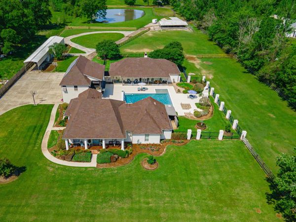 14247 Blackwater Rd, Central, LA 70714