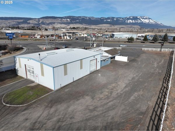 11401 ISLAND AVE, Island City, OR 97850