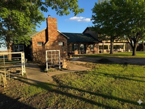 1932 E 2050 Road, Hugo, OK 74743