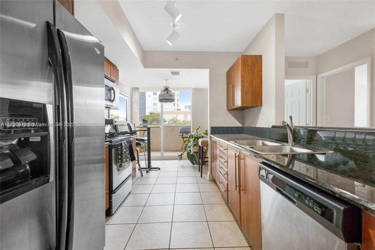 3232 SW 22nd Ter, Unit 301, Miami, FL 33145 Photo